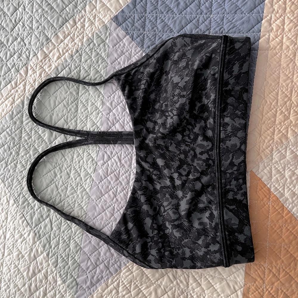 Lululemon bra size 2! Fly Y Nulu bra like new!